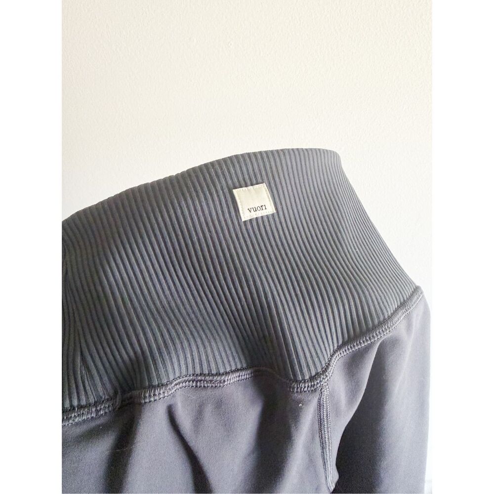 Vuori Ribbed High Waist Grey Biker Shorts Size XS - Picture 5 of 6